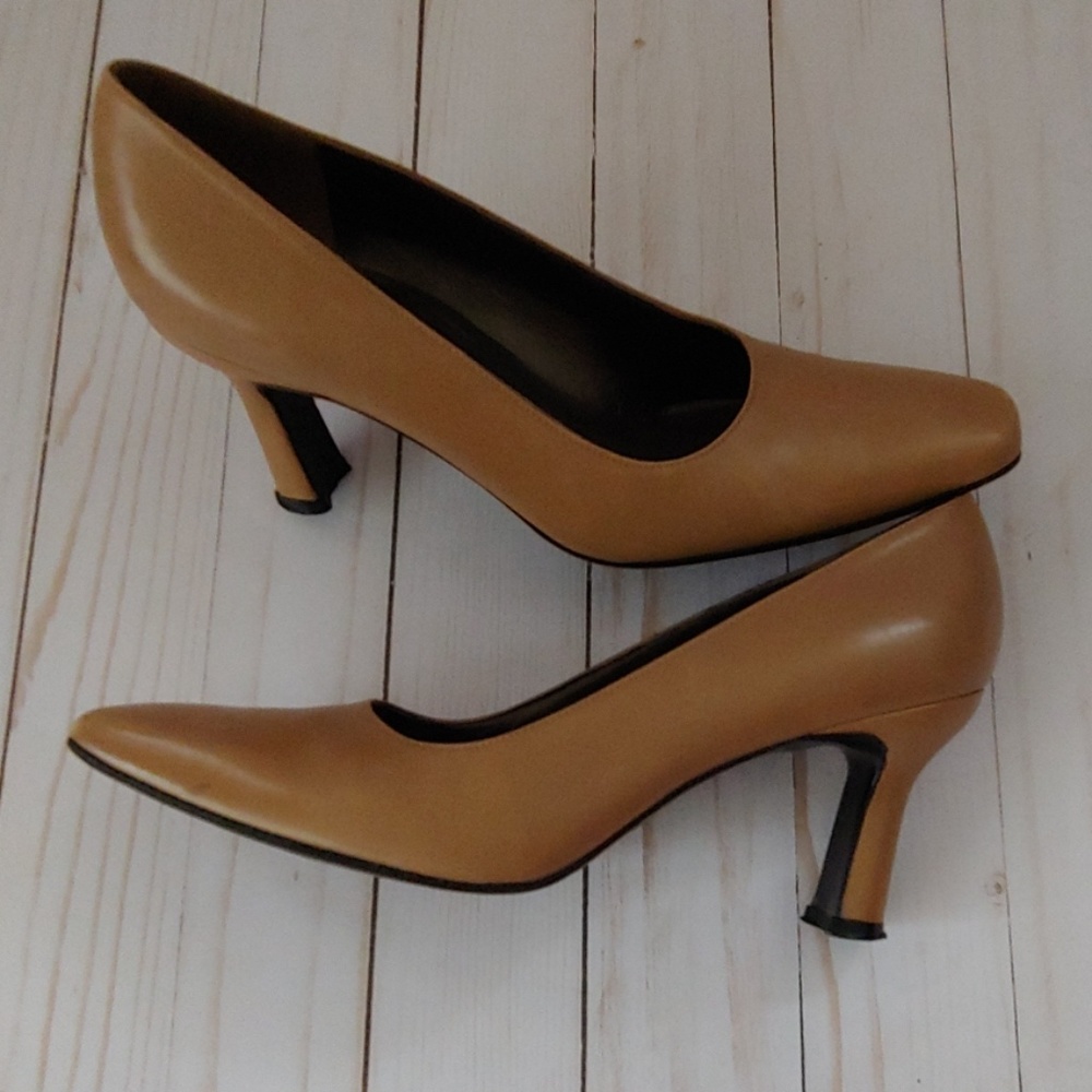 Stuart Weitzman Tan Leather Pumps